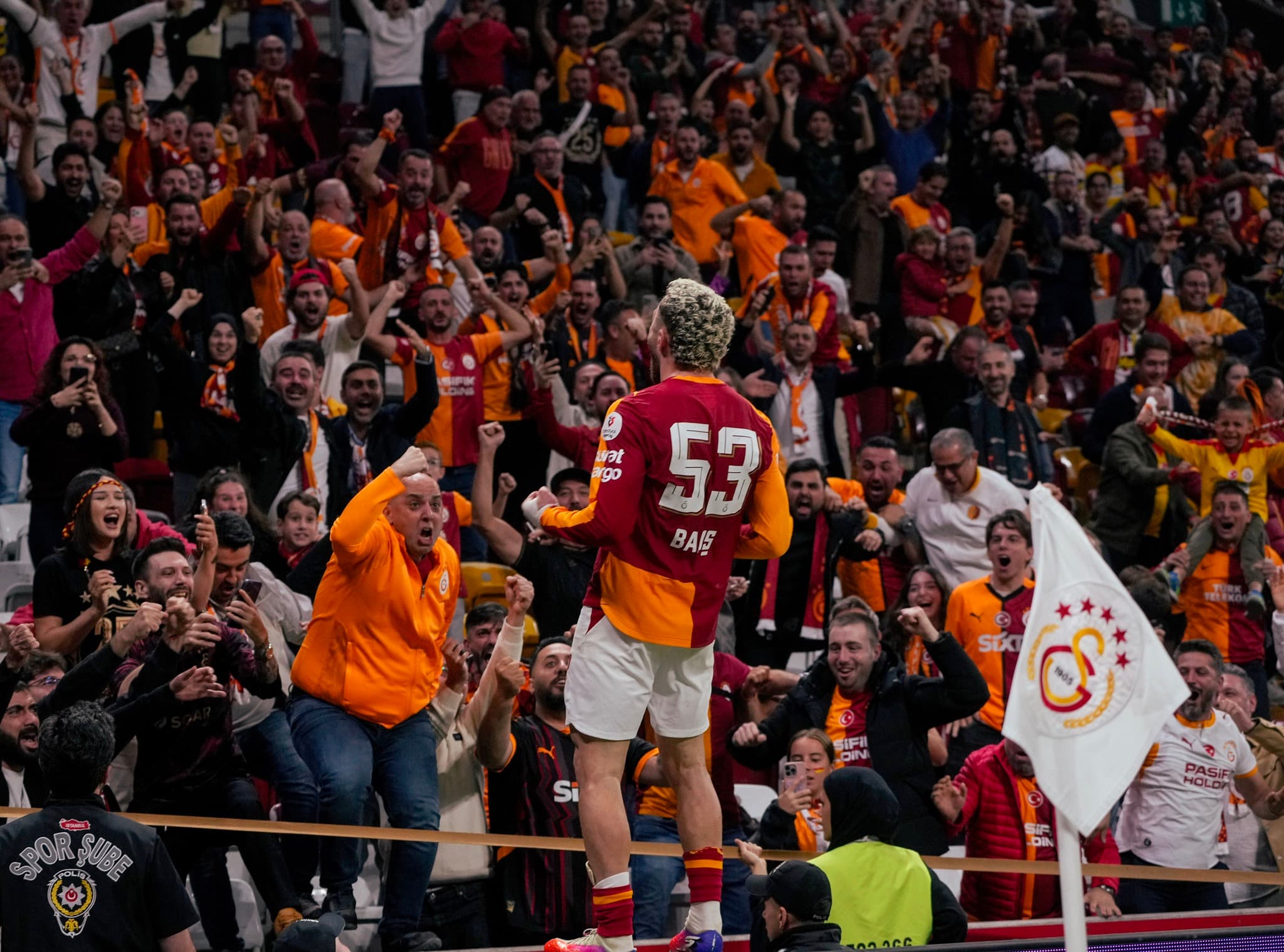 Aslan 10 Kişiyle Kükredi! Galatasaray Kasımpaşa'yı Devirip Zirveye Çıktı